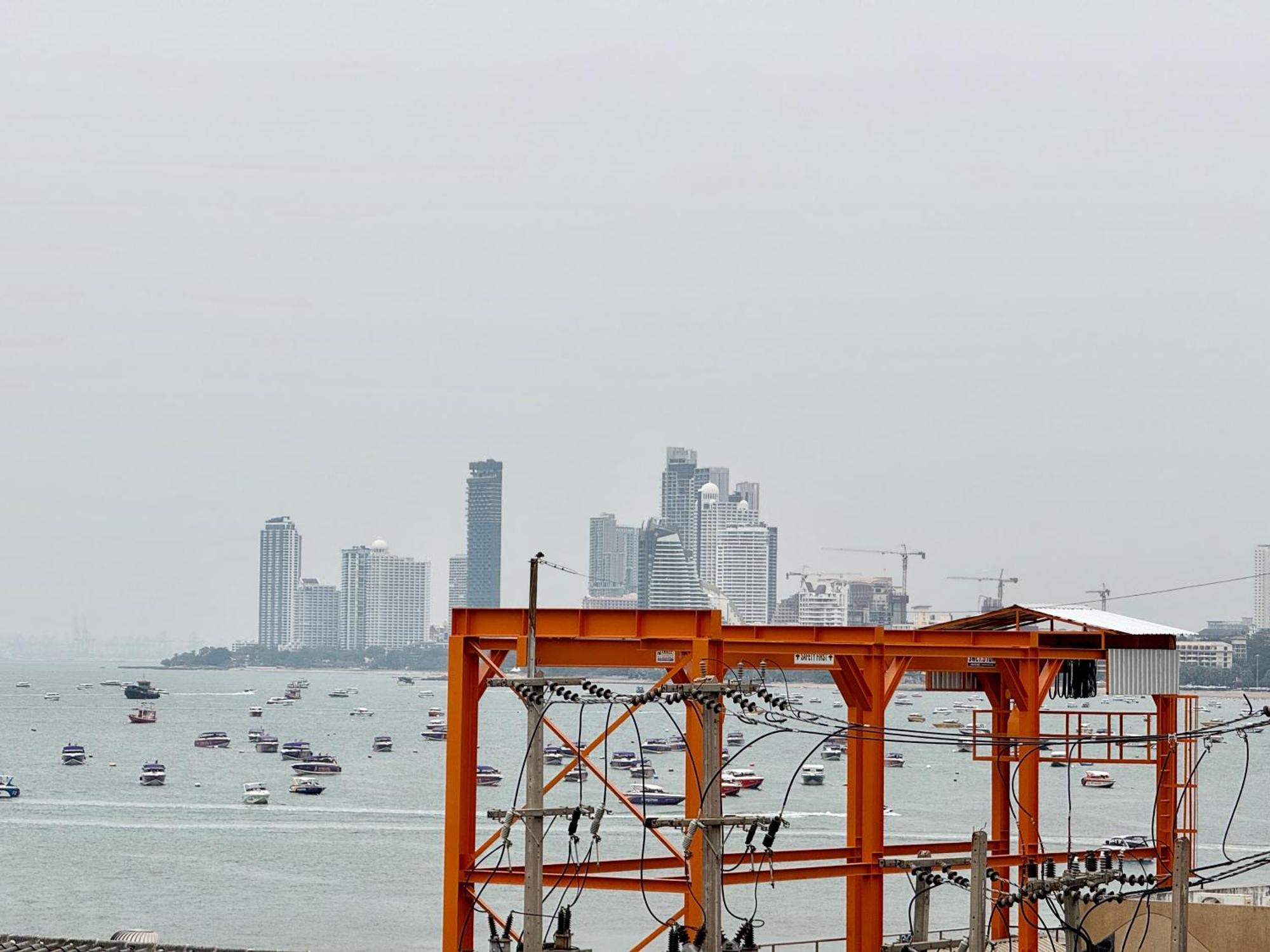 Pumpui Place Pattaya Eksteriør billede